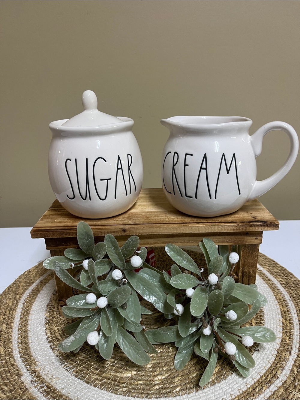 Rae Dunn Sugar & Creamer Set in great condition